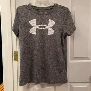 NWOT. Women’s Under Armour Heat Gear t-shirt. Size medium. Never worn.